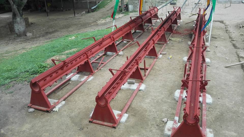 linea producción de 3 moldes postes pretensados